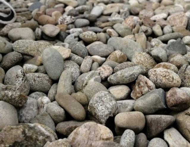 Галька речная пестрая (20-40 мм.)  купить в Барнауле от производителя, без посредников